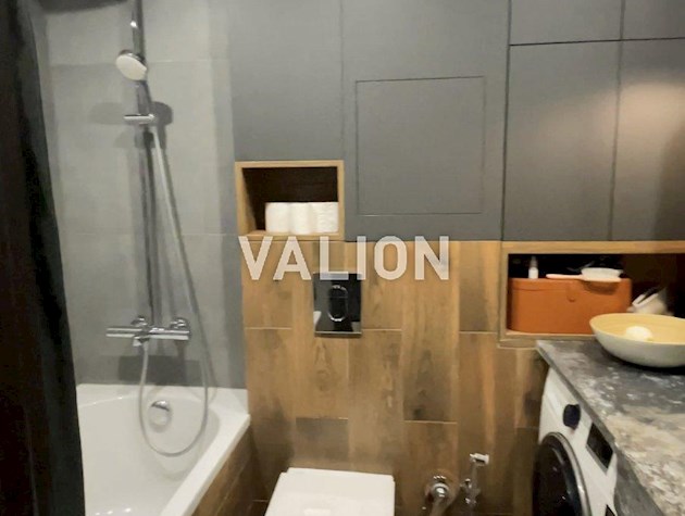 Продаю 2 комнатную квартиру по ул. Пражская, 21, Днепровский район, м.Черниговская. Без комиссии