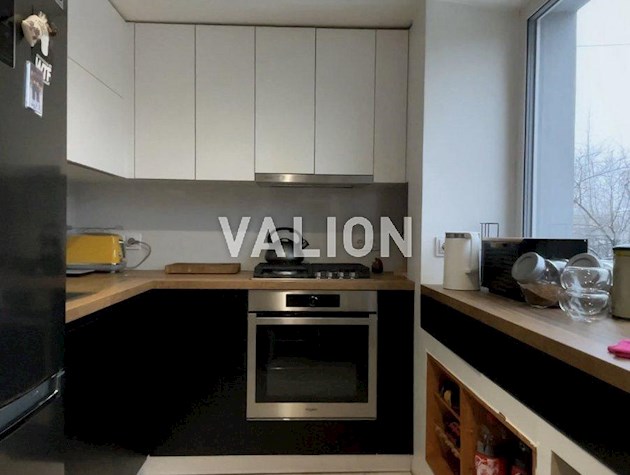 Продаю 2 комнатную квартиру по ул. Пражская, 21, Днепровский район, м.Черниговская. Без комиссии