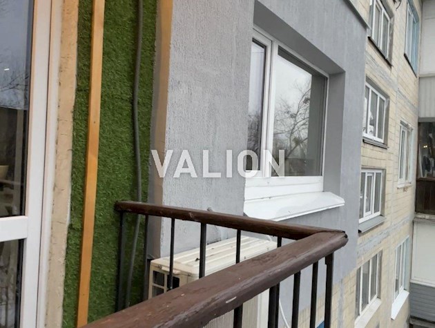 Продаю 2 комнатную квартиру по ул. Пражская, 21, Днепровский район, м.Черниговская. Без комиссии