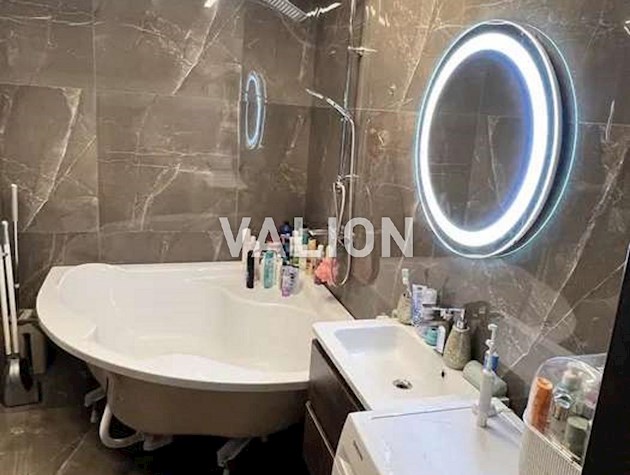 Продаж 3-к квартири вул. Микільсько-Слобідська 6/2