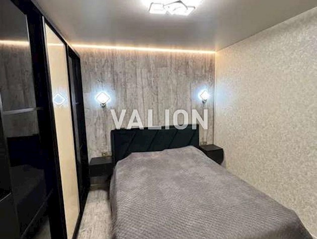 Продаж 3-к квартири вул. Микільсько-Слобідська 6/2