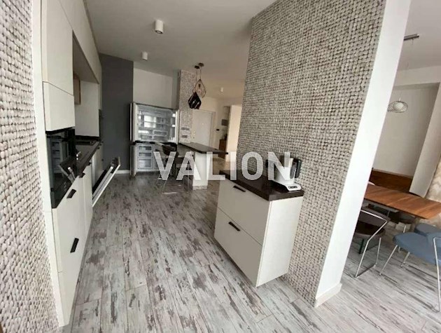 Продаю 4-комнатную двухуровневую квартиру по ул.Метрологическая, 111