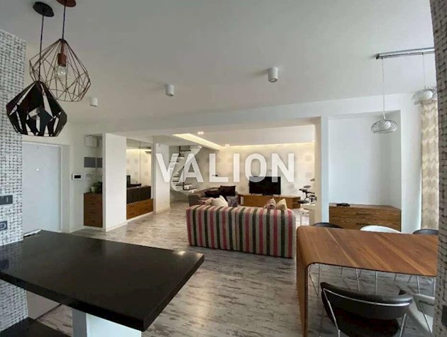 Продаю 4-комнатную двухуровневую квартиру по ул.Метрологическая, 111