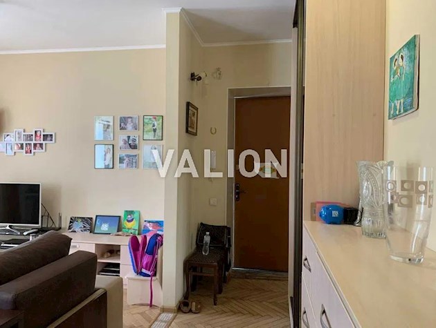 Продажа 2 комн.квартиры с ремонтом в сталинке по ул.Багговутовской 36