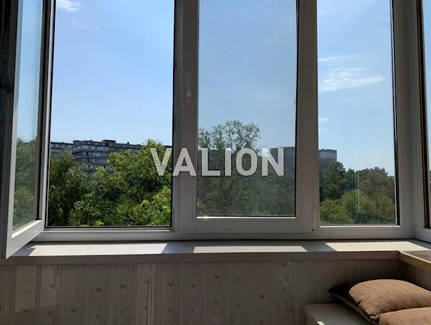 Продажа 2 комн.квартиры с ремонтом в сталинке по ул.Багговутовской 36