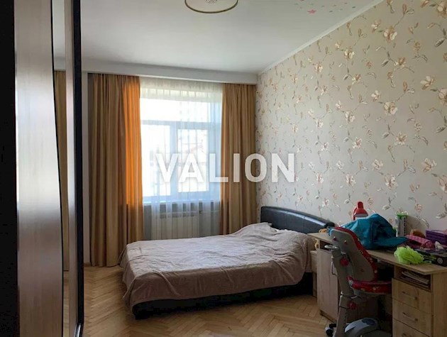 Продажа 2 комн.квартиры с ремонтом в сталинке по ул.Багговутовской 36