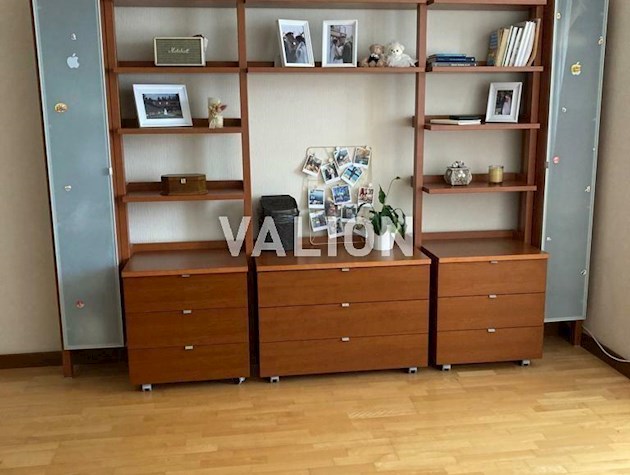 Продажа просторной двухуровневой квартиры с 5 комнатами по адресу улица Николая Краснова, 17