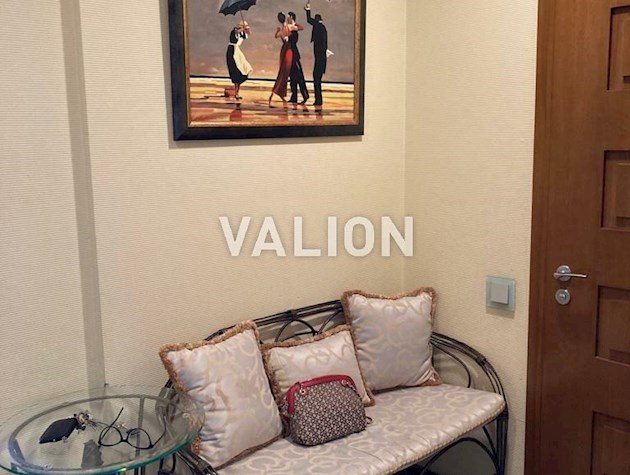 Продажа просторной двухуровневой квартиры с 5 комнатами по адресу улица Николая Краснова, 17