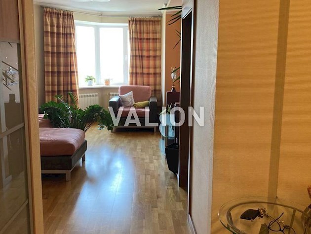 Продажа просторной двухуровневой квартиры с 5 комнатами по адресу улица Николая Краснова, 17