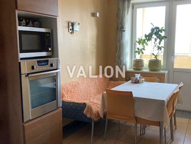 Продажа просторной двухуровневой квартиры с 5 комнатами по адресу улица Николая Краснова, 17