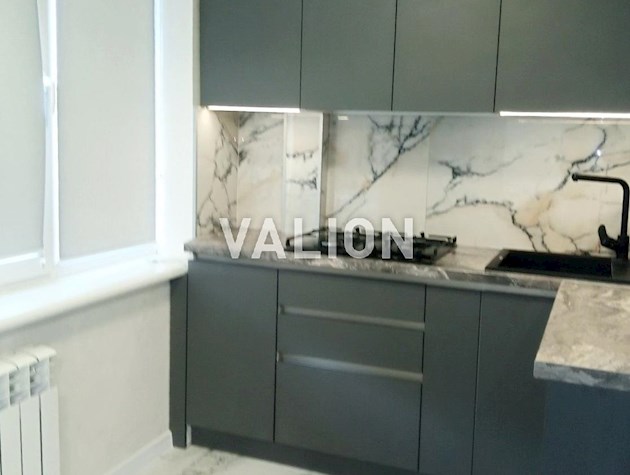Продам 3 комнатную квартиру. . Патриотов 98