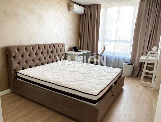 Продажа 2-комнатной квартиры с авторским ремонтом по ул. Драгоманова, 6б. Позняки