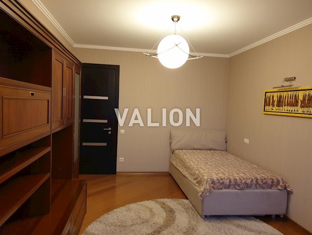 Продажа 4-комнатной квартиры ул. Раисы Окипной 10а