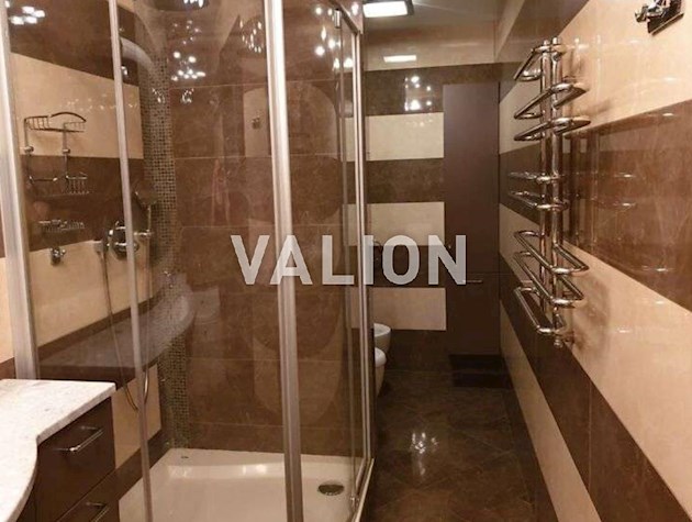 Продажа 4-комнатной квартиры ул. Раисы Окипной 10а