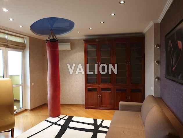 Продажа 4-комнатной квартиры ул. Раисы Окипной 10а