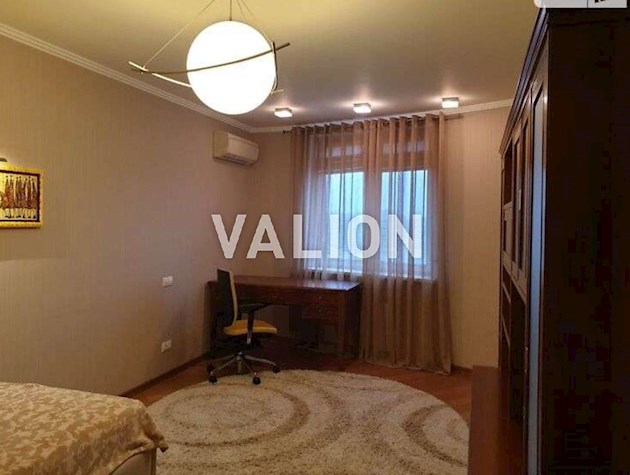 Продажа 4-комнатной квартиры ул. Раисы Окипной 10а