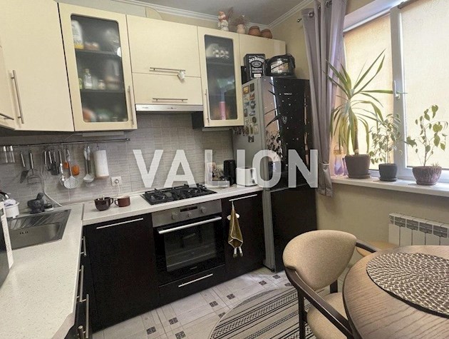 Продається 2-х кімнатна квартира, Деснянський район, вул. Закревського Миколи, 57. Будинок 1988 р.