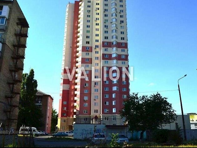 Продаж 3-к квартири вул. Бориспільська 4