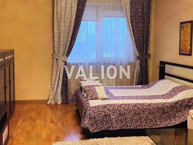 Продаж 3-к квартири вул. Бориспільська 4