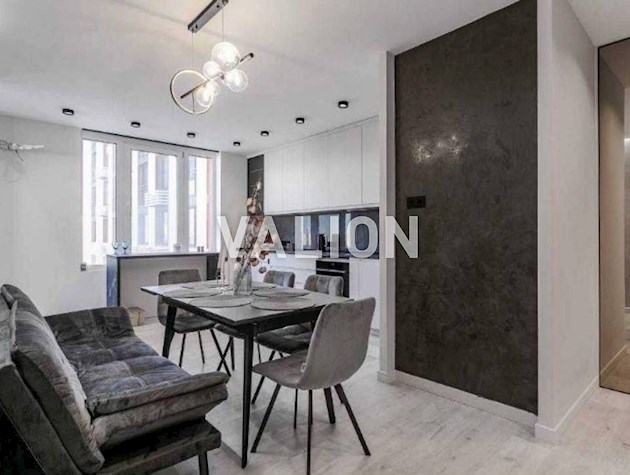 Продаж 2-к.квартири Дніпровська набережна 18а