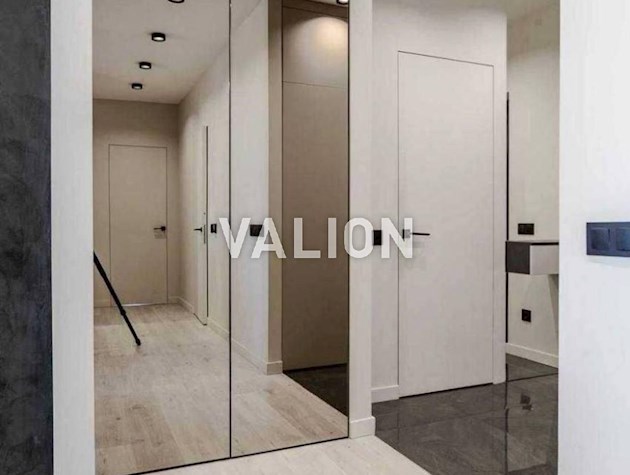 Продаж 2-к.квартири Дніпровська набережна 18а