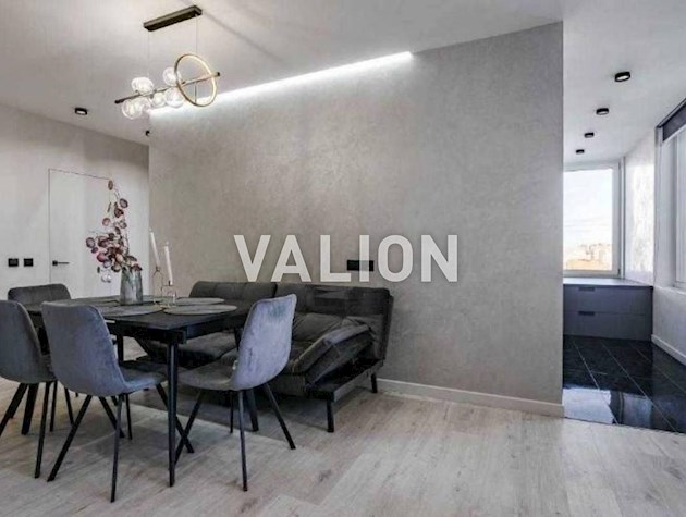 Продаж 2-к.квартири Дніпровська набережна 18а