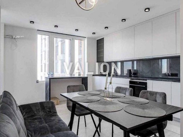 Продаж 2-к.квартири Дніпровська набережна 18а