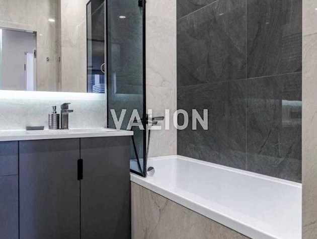 Продаж 2-к.квартири Дніпровська набережна 18а