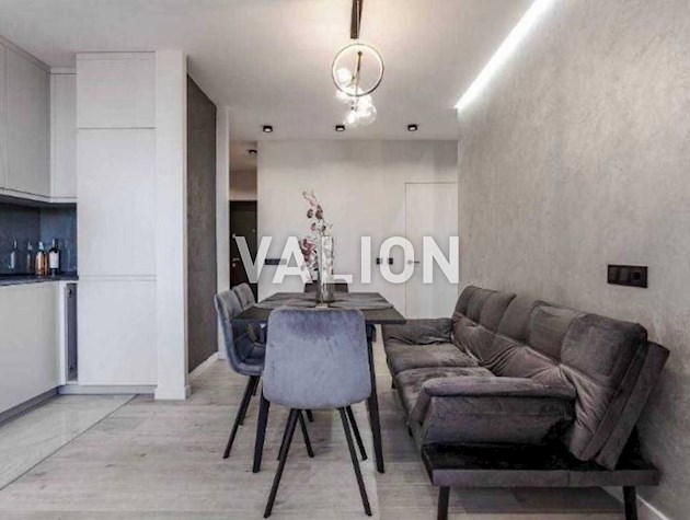 Продаж 2-к.квартири Дніпровська набережна 18а