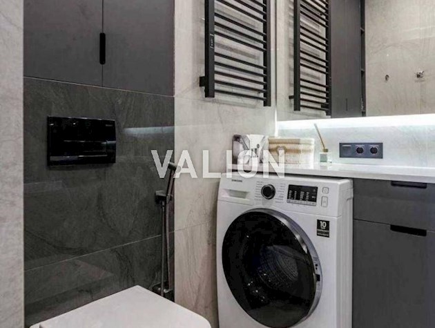 Продаж 2-к.квартири Дніпровська набережна 18а