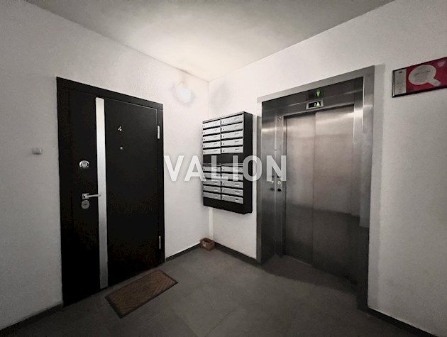 Продается однокомнатная уютная квартира 37,6 м2 по ул. Степана Рудницкого (Ак. Уильямса) Правый берег