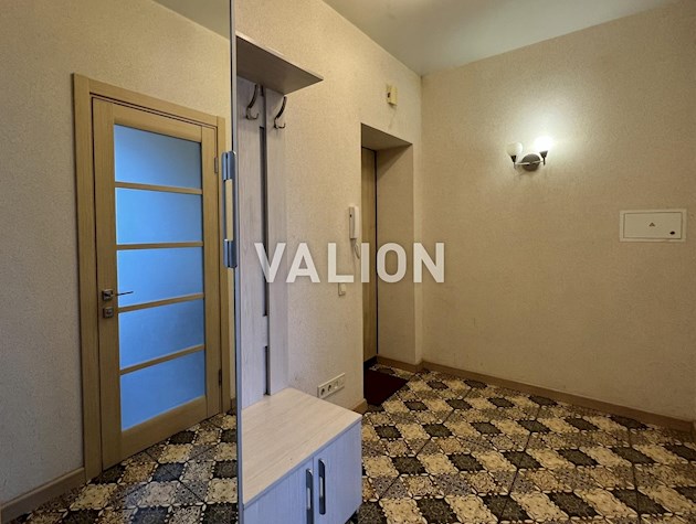 Продается однокомнатная уютная квартира 37,6 м2 по ул. Степана Рудницкого (Ак. Уильямса) Правый берег