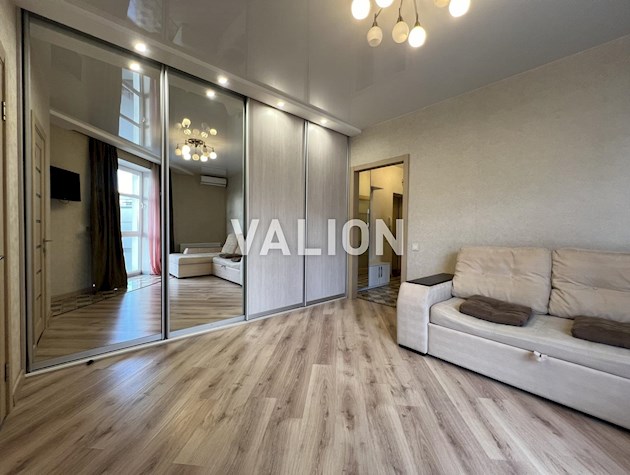 Продается однокомнатная уютная квартира 37,6 м2 по ул. Степана Рудницкого (Ак. Уильямса) Правый берег