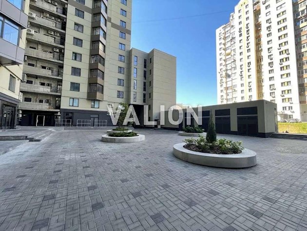 Продаж 2-кімнатної квартири на вул. Верхогляду (Драгомирова), 14а