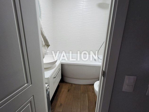 Продажа 4-комнатной квартиры по ул.Зеленого Клина (Уссурийская), 1/9