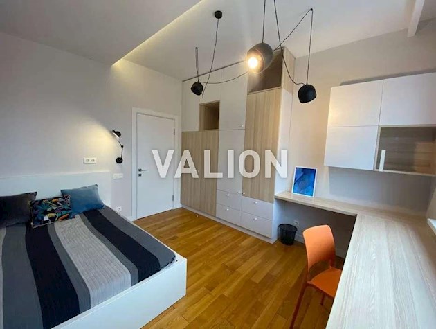 Продам 4к.квартиру Шевченківський р-н, вул.Дмитріївська, 80