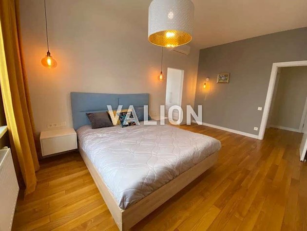 Продам 4к.квартиру Шевченківський р-н, вул.Дмитріївська, 80