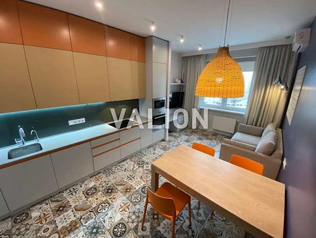 Продам 4к.квартиру Шевченківський р-н, вул.Дмитріївська, 80