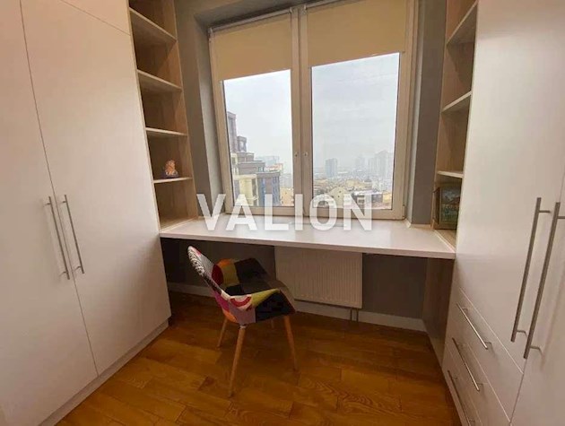 Продам 4к.квартиру Шевченківський р-н, вул.Дмитріївська, 80