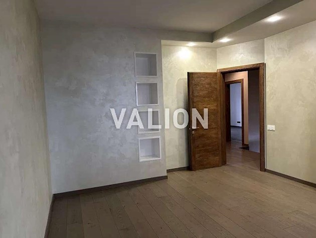 Продаж 4-кімнатної дворівневої квартири по вул. Микільсько-Слобідська, 2б