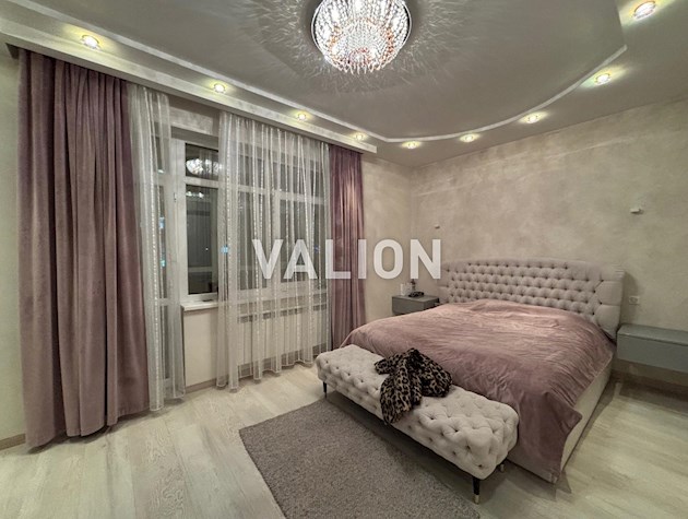 Продам 3к квартиру з ремонтом у ЖК Пори Року метро Вокзальна