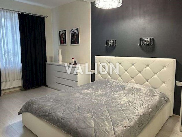 Продаж 1к квартири 53 кв. м на вул. Миколи Лаврухіна 12