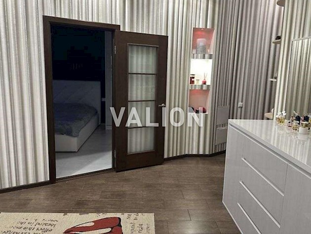 Продаж 1к квартири 53 кв. м на вул. Миколи Лаврухіна 12