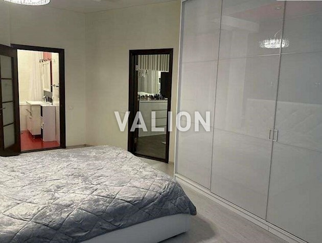 Продаж 1к квартири 53 кв. м на вул. Миколи Лаврухіна 12