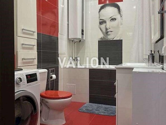 Продаж 1к квартири 53 кв. м на вул. Миколи Лаврухіна 12