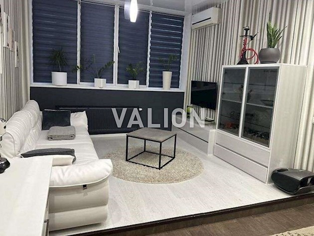 Продаж 1к квартири 53 кв. м на вул. Миколи Лаврухіна 12