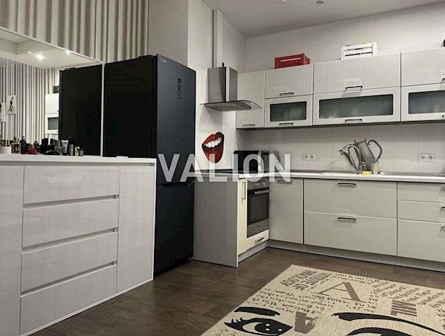 Продаж 1к квартири 53 кв. м на вул. Миколи Лаврухіна 12