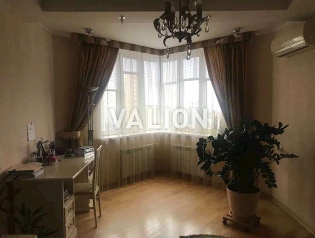 Продажа 4 комнатной квартиры ЖК Корона