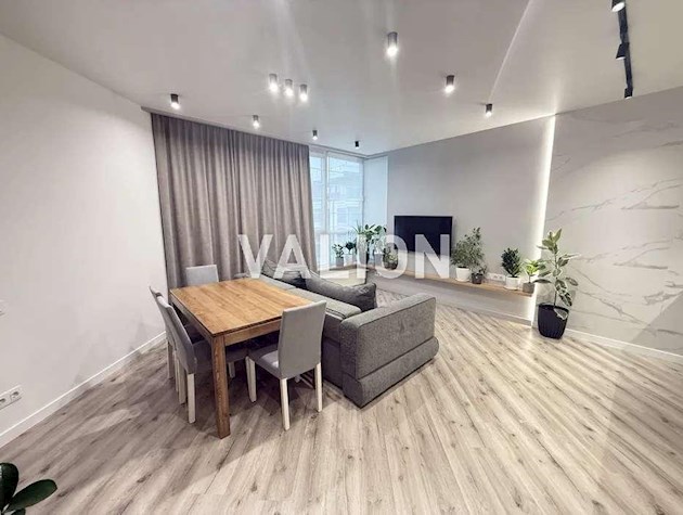 Продаж 3-к квартири вул. Радистів 40г