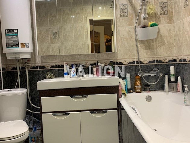 Продам 3 комнатную квартиру возле НАУ, пр-т Любомира Гузара 14а